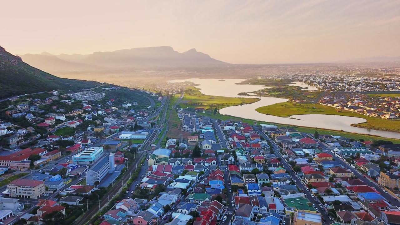 Admiralty Bed & Breakfast Muizenberg Exterior photo